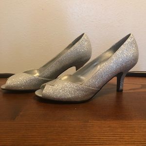 Glittery Silver low pumps